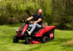 Toro Akku-Rasentraktor eS3200DC – Modell 2025 – Image 4