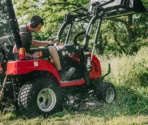 John Deere Rasentraktor X584 mit 137 cm Accel-Deep-Mähwerk – Modell 2025 – Image 2